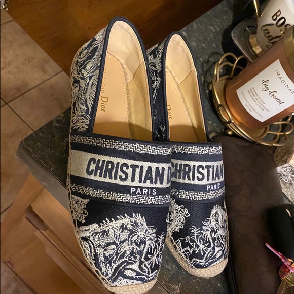 Heyy friends , I’m selling this because I ordered it & it didn’t fit .. - Picture 1 of 1